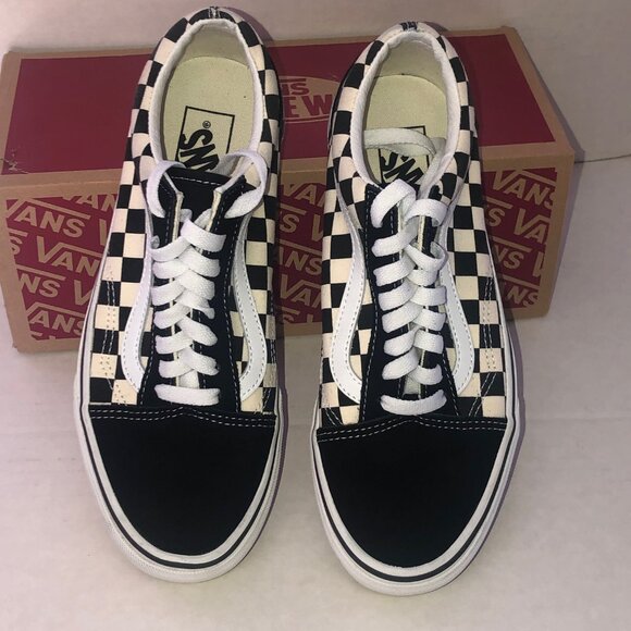 VANS Skateboard Sneakers MEN's  Size 7  / with small red stain - Picture 1 of 6